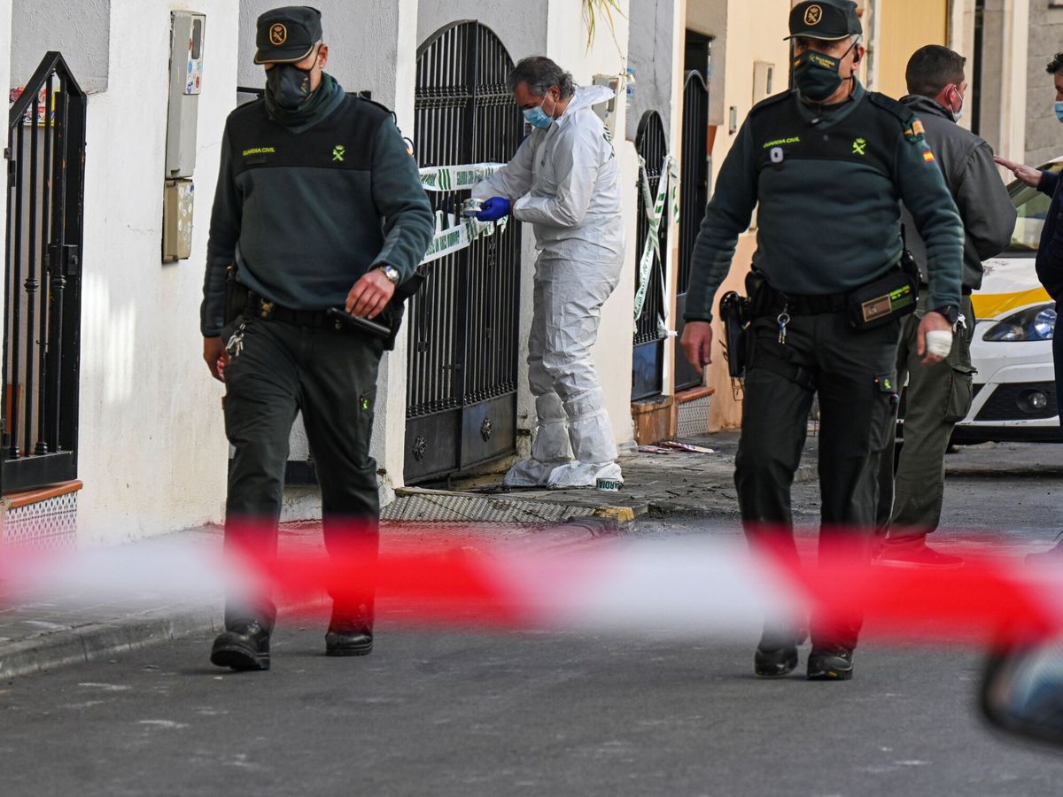Foto: Agentes de la Guardia Civil en Maracena, Granada, en una imagen de archivo. (EFE/Miguel Ángel Molina)