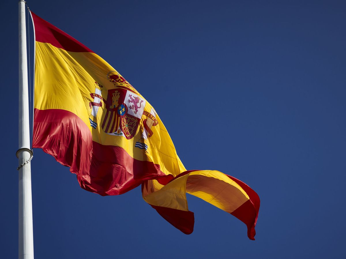 Foto: Imagen de una bandera de España en Madrid. (EFE) 