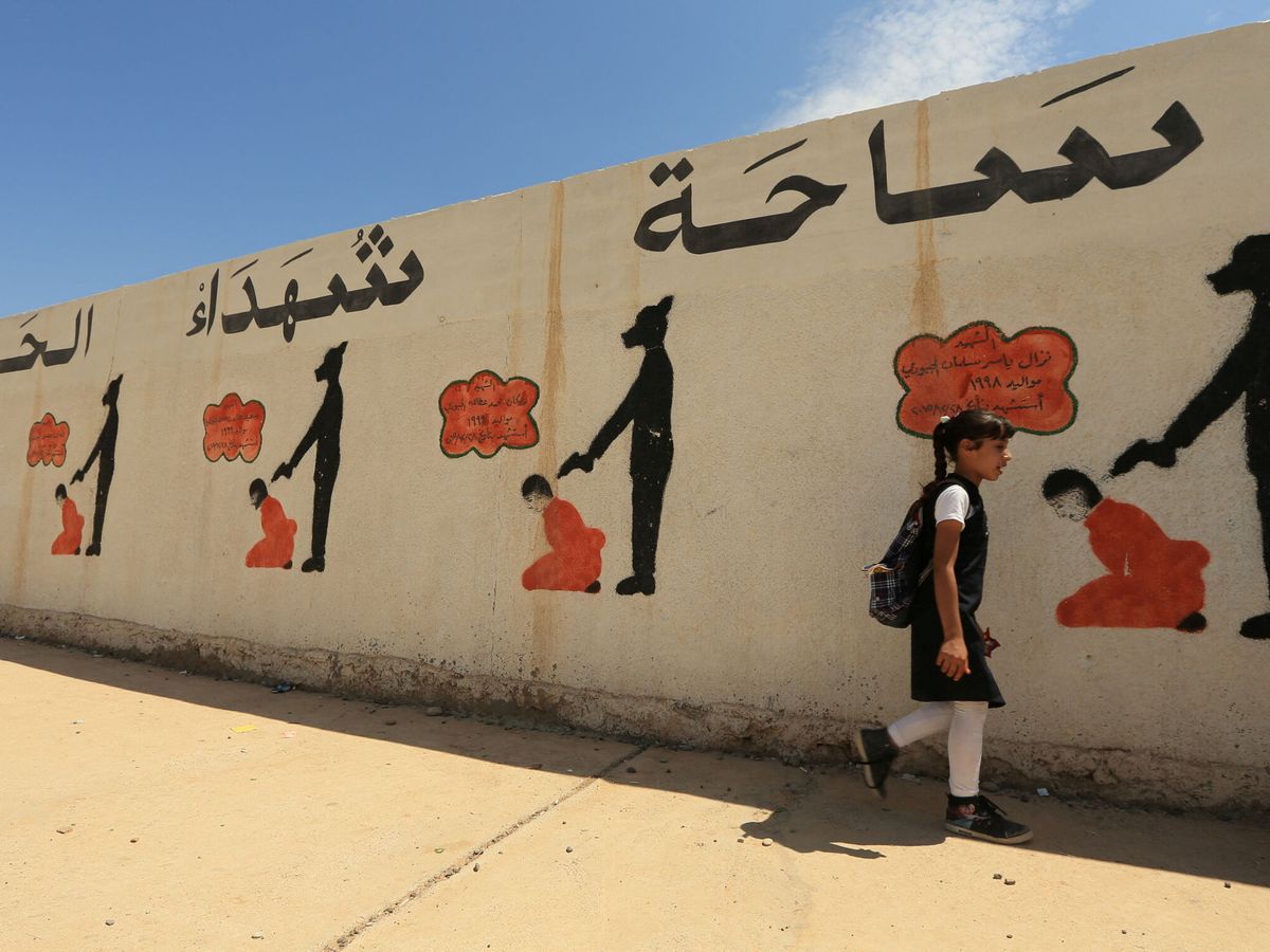 Foto: Un mural con pintadas contra el Estado Islámico en Mosul (Reuters/Ari Jalal)