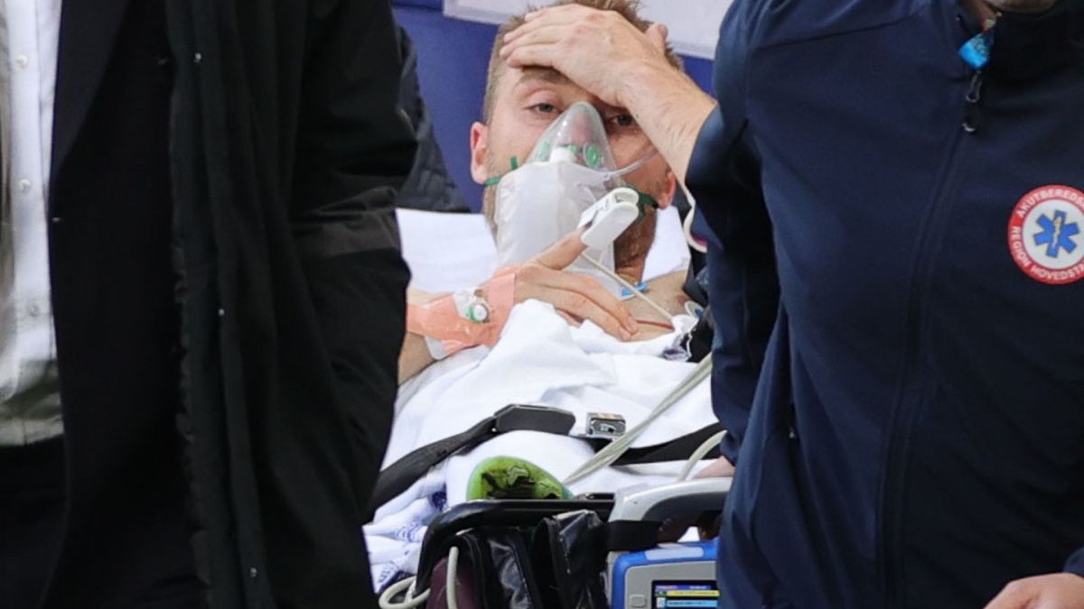 Eriksen, estable en el hospital, pidió a sus compañeros que jugasen el resto del partido