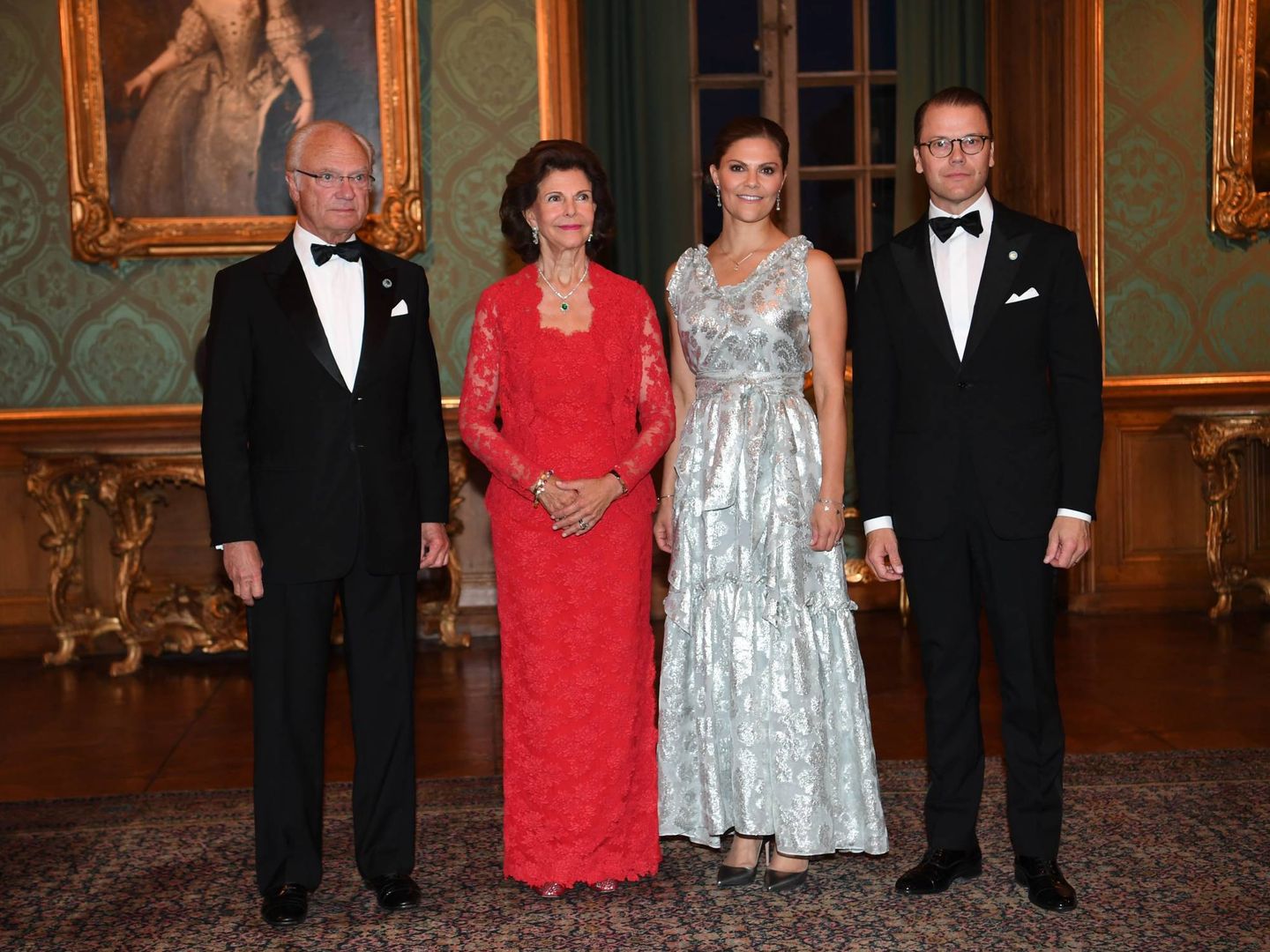 Victoria y Daniel, con los reyes de Suecia durante una cena en el Palacio Real. (Cordon Press)