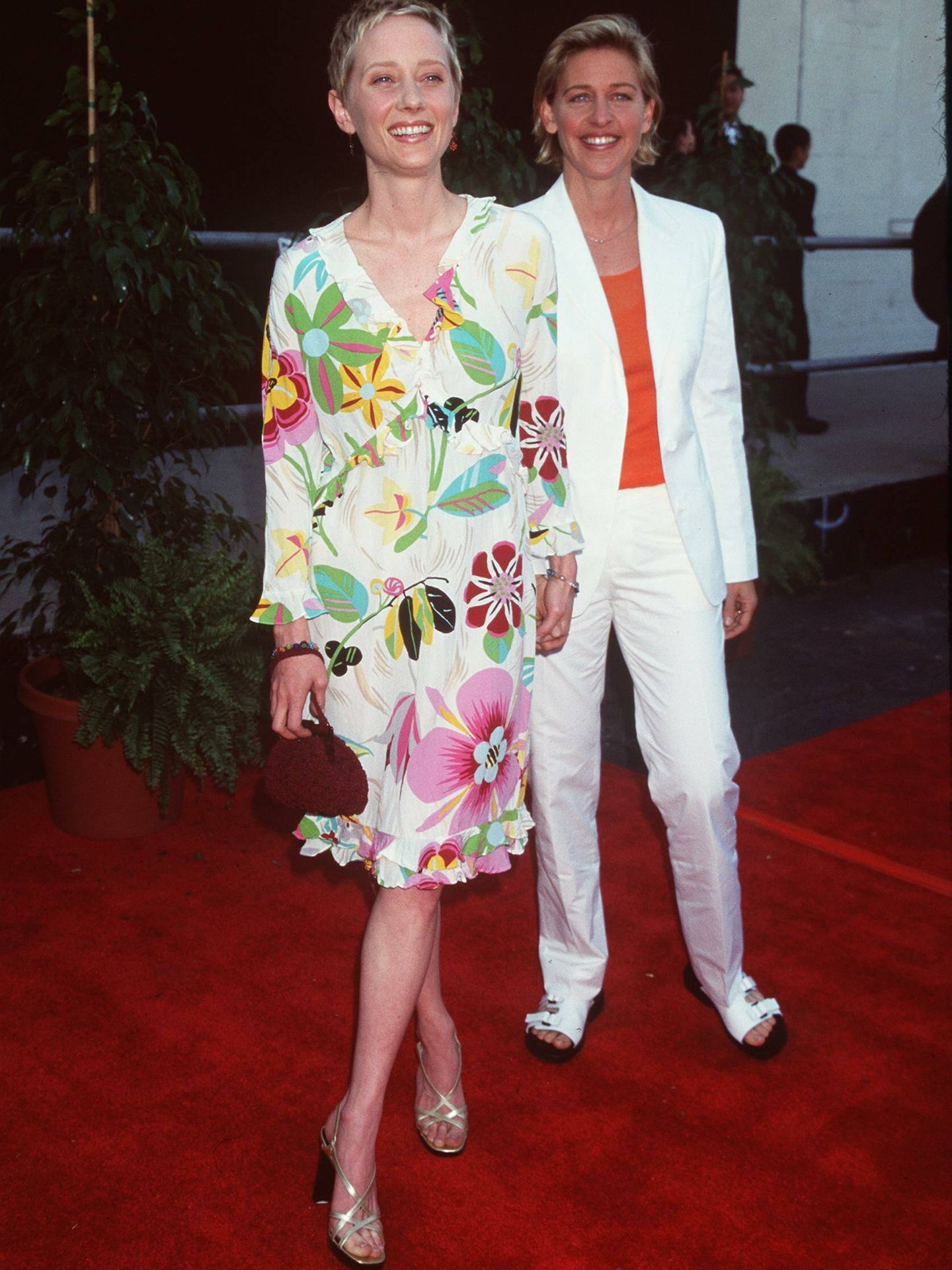 Anne Heche y Ellen Degeneres, en 1999. (Getty)