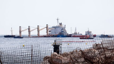 Gibraltar inicia el hundimiento controlado del buque OS35