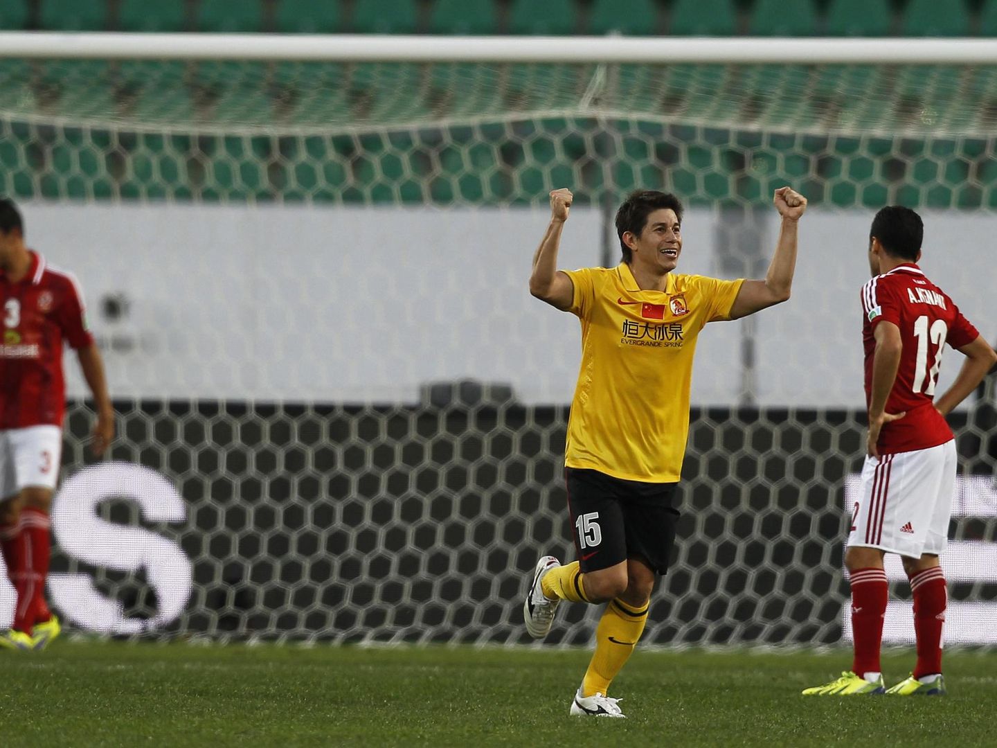 Darío Conca celebra un gol para el Guangzhou Evergrande. (Amr Abdallah Dalsh/Reuters)