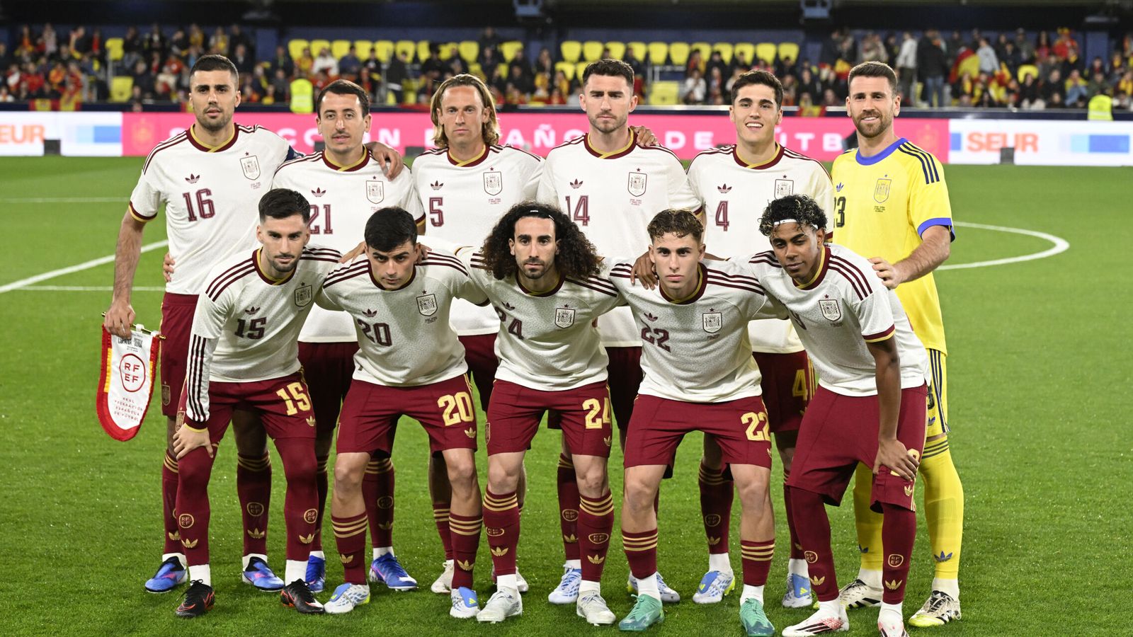 Así es la camiseta de España para el Mundial 2026: las rayas amarillas, el homenaje a la bandera y el trébol de Adidas que vuelve 36 años después