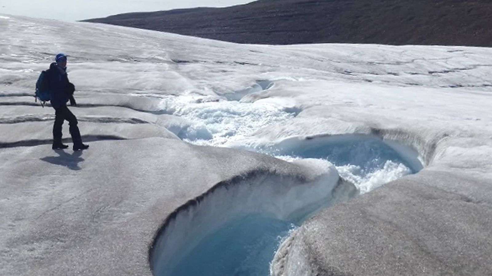 Por qué el hielo de Groenlandia se está volviendo negro: el misterio del glaciar Qaanaaq