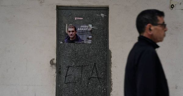 Foto: Un cartel del exlíder de ETA 'Josu Ternera'. (EFE)