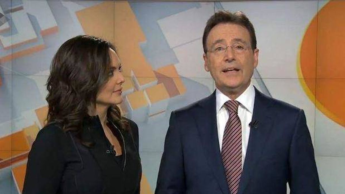Mónica Carrillo sorprende a Matías Prats con un chiste sobre su cáncer durante su mensaje de apoyo en 'Antena 3 Noticias' 