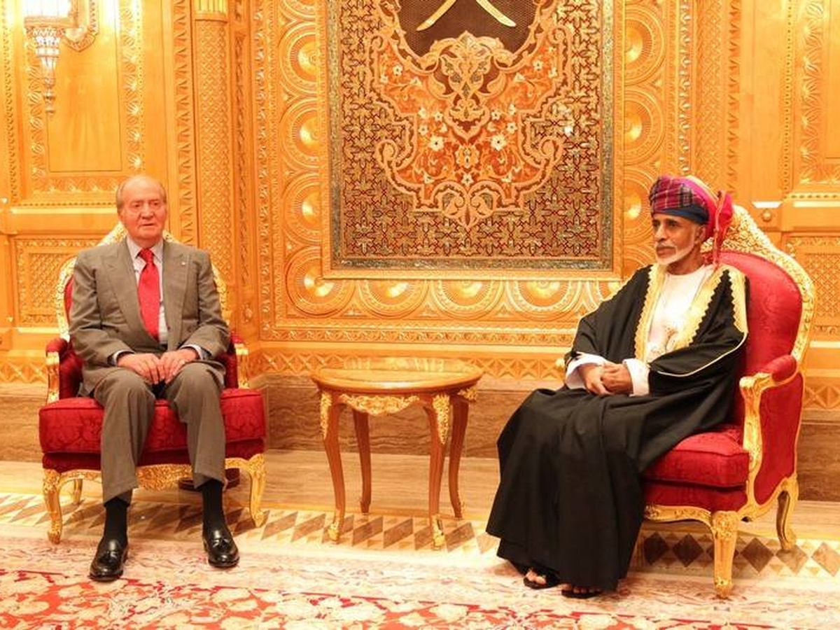 Foto: Juan Carlos I junto al sultán de Omán Qaabos Bin Said. (Casa Real)