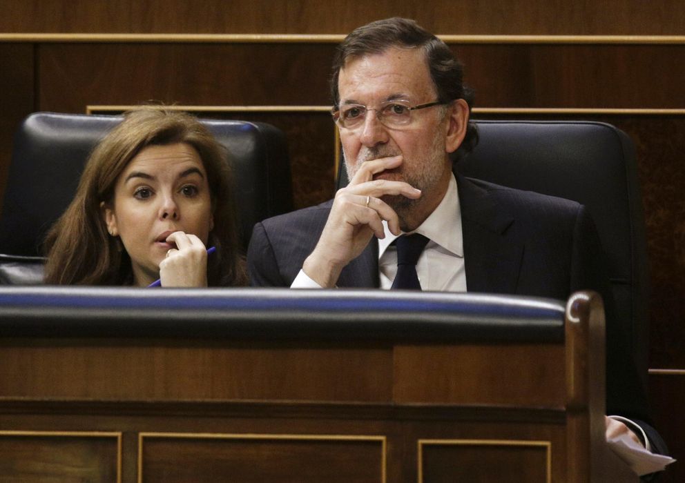 Foto: El presidente del Gobierno, Mariano Rajoy, y la vicepresidenta, Soraya Sáenz de Santamaría. (Reuters)