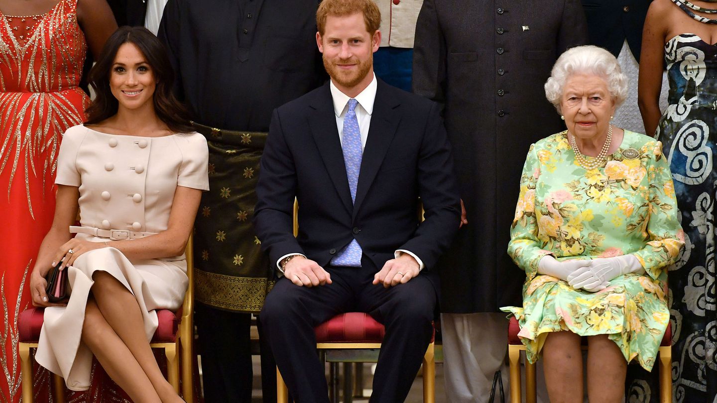 Los Sussex junto a Isabel II en una imagen de 2018. (Getty)