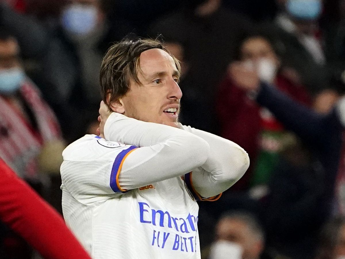 Foto: Luka Modric con gesto de desesperación tras el gol del Athletic. (Reuters/Vincent West)