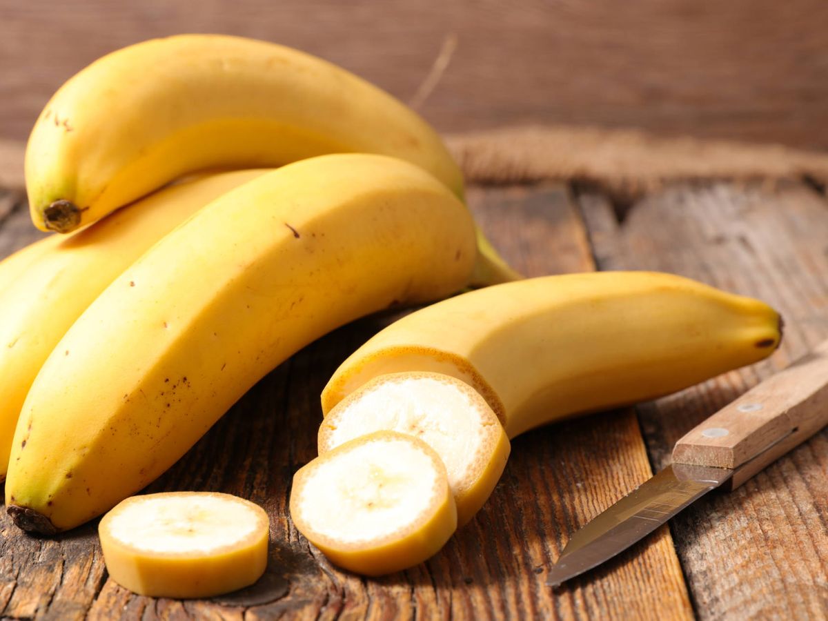 Foto: Nunca más volverán a estar negros: este truco para conservar tus plátanos arrasa en España. (iStock)