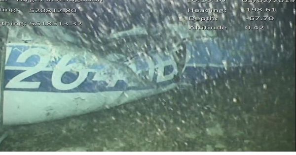 Foto: Imagen que muestra los restos del avión N264DB en el que viajaba el futbolista argentino Emiliano Sala. (EFE)