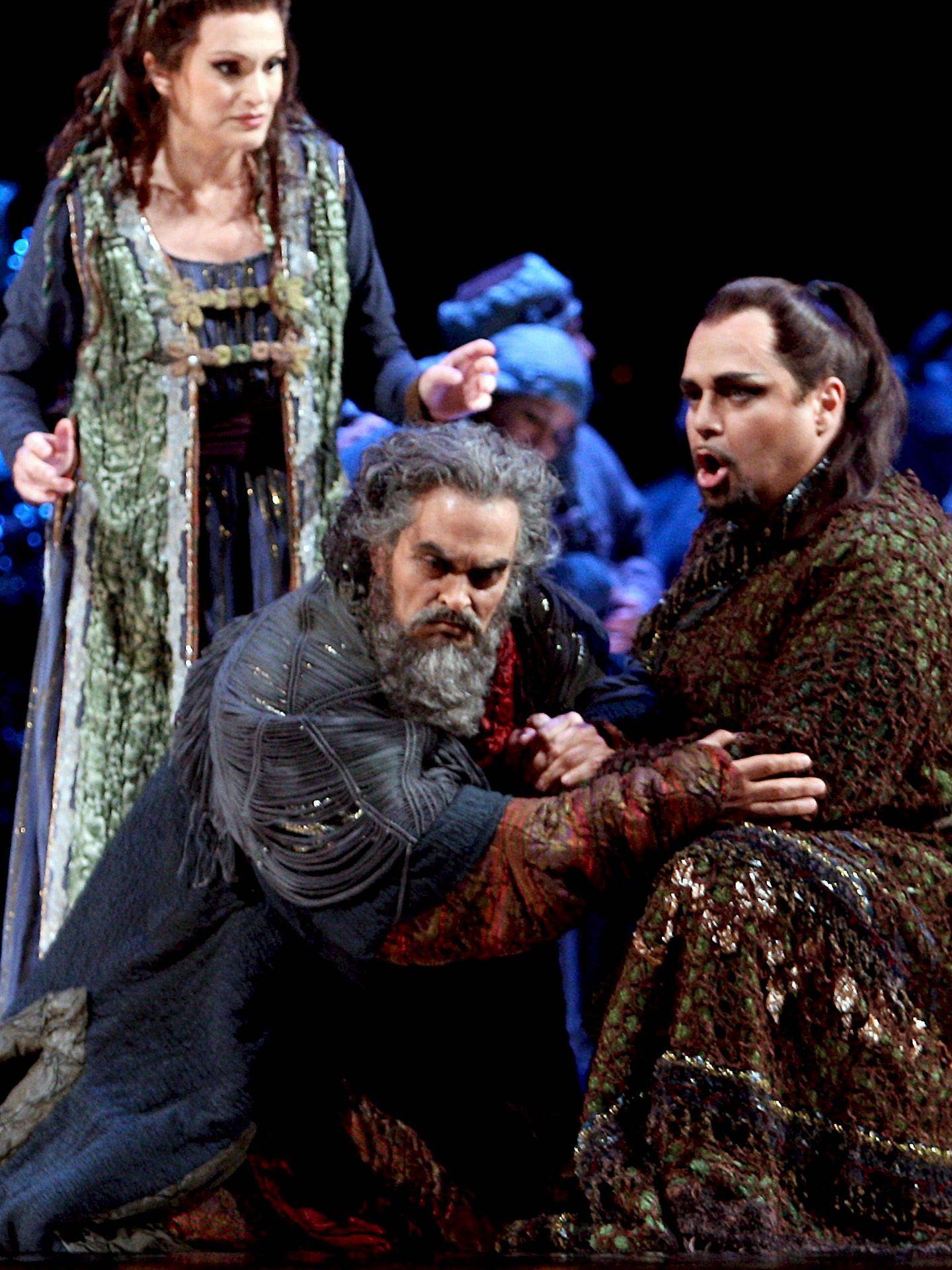 Ainhoa Arteta, Stefano Palatchi (c) y Marco Berti, en 'Turandot'. (EFE)