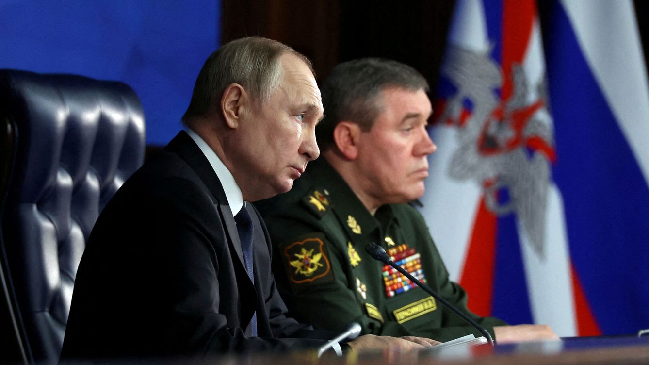 Foto: Putin y Gerásimov en un evento de 2022. (Mikhail Kuravlev Kremlin/Reuters)