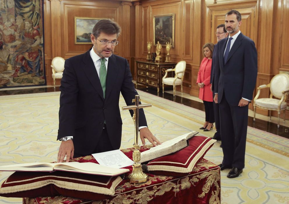 Foto: El nuevo ministro de Justicia, Rafael Catalá (i) (Efe)