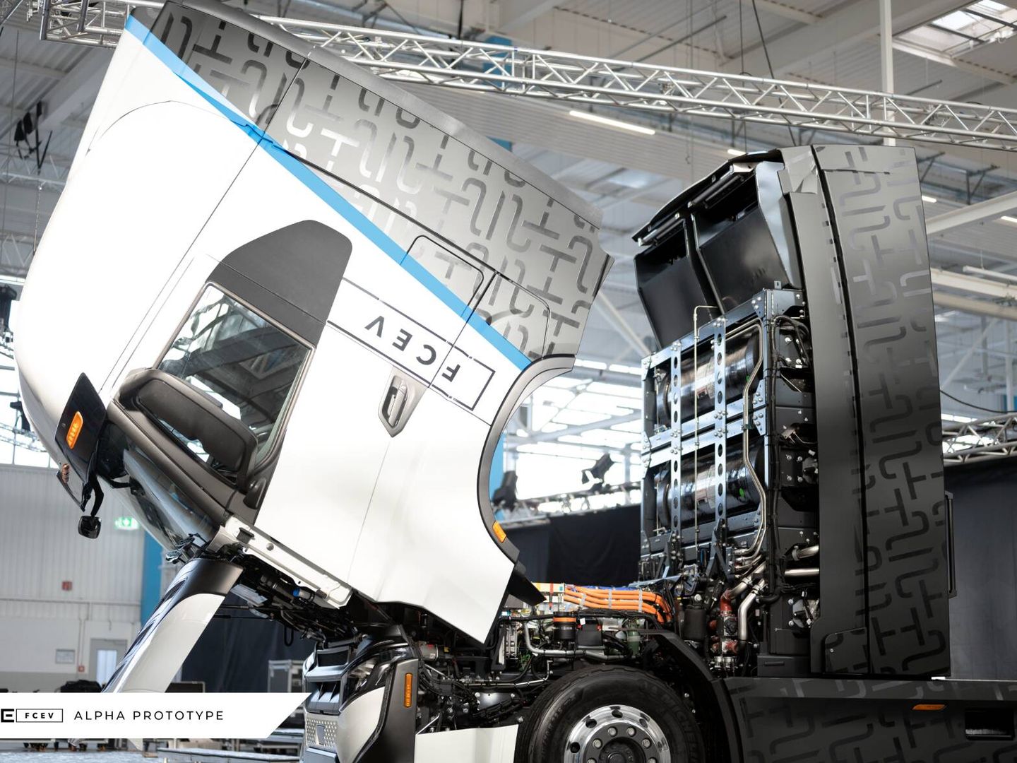 Durante la inauguración de la nueva planta de Iveco y Nikola fue presentado el Nikola Tre FCEV, un camión eléctrico con pila de hidrógeno que empezará a fabricarse en 2023.