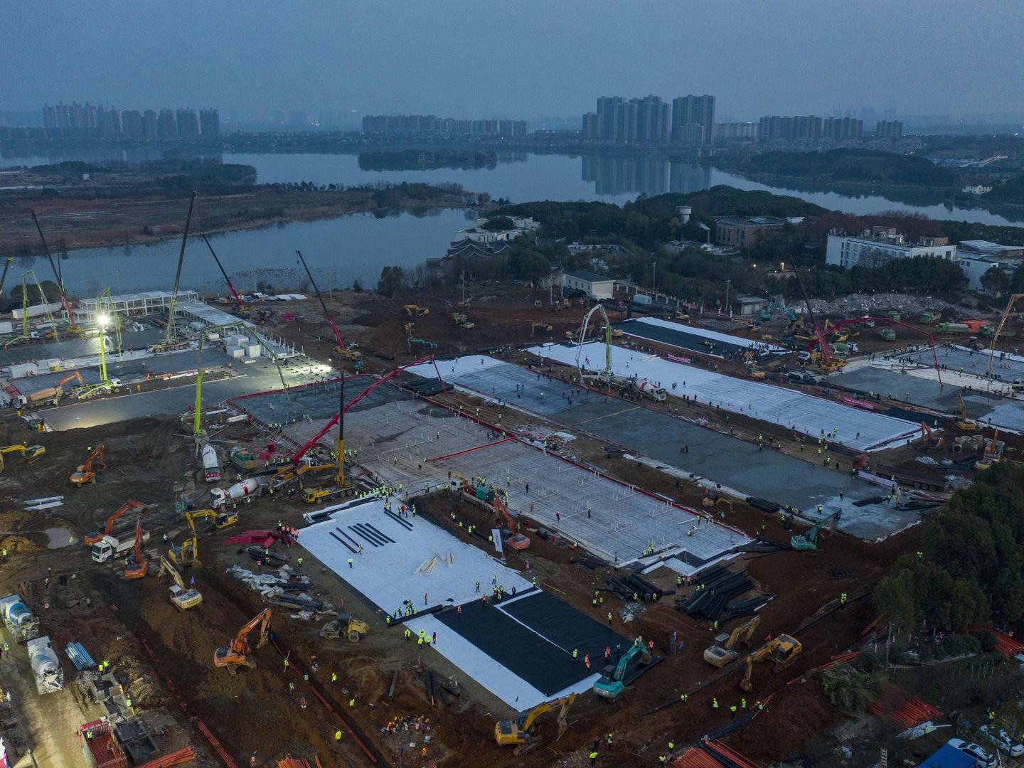 Construcción del nuevo hospital en Wuhan. (Reuters)