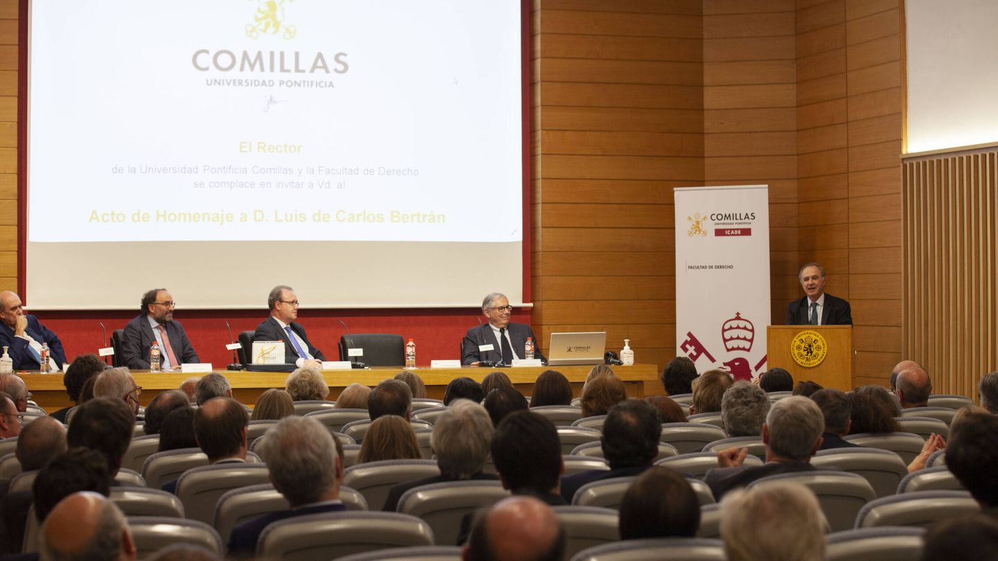Imagen del auditorio durante el homenaje a Luis de Carlos. (Cedida)
