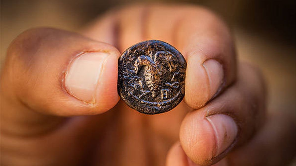 Hallan una moneda de hace dos milenios que los judíos acuñaron contra Roma