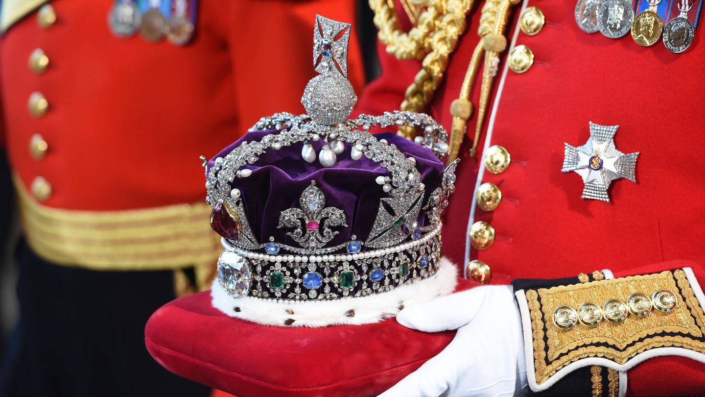 Corona de la Reina de Inglaterra, Isabel II (Reuters)
