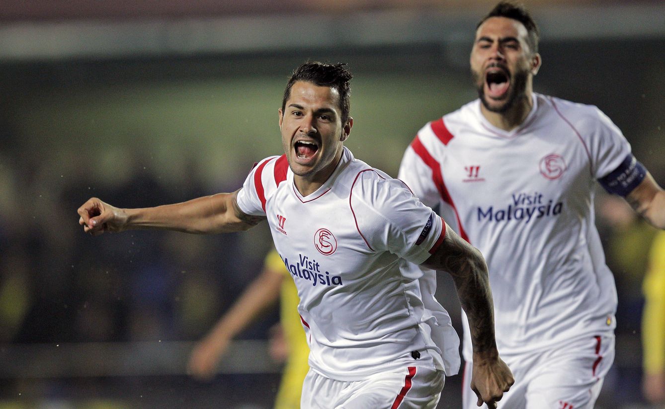 Foto: Vitolo e Iborra celebran el gol del canario al Villarreal (EFE).