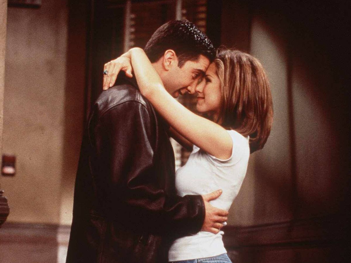 Foto: David Schwimmer y Jennifer Aniston, interpretando a Ross y Rachel en 'Friends'. (Getty)
