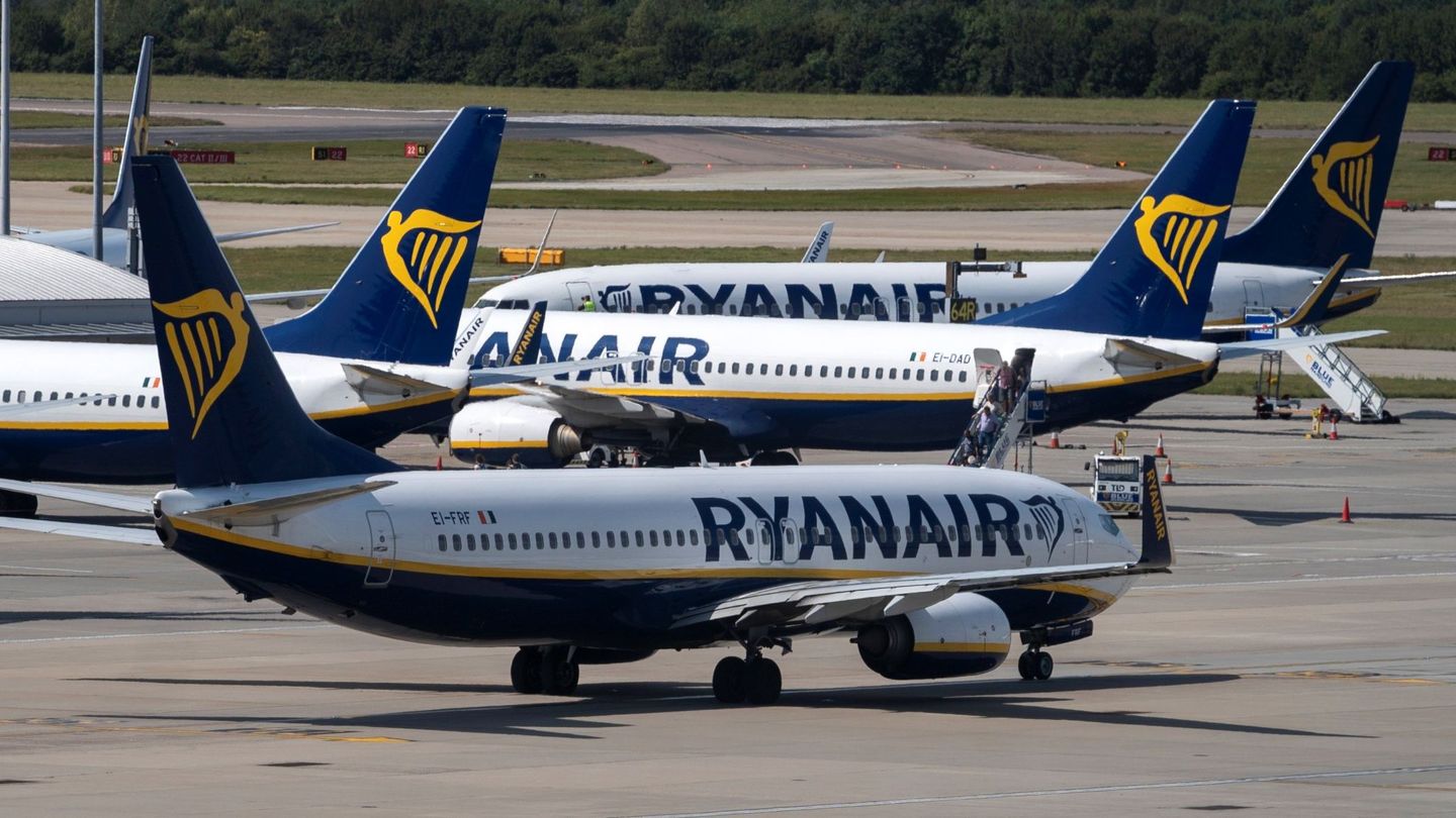 Aviones de Ryanair en el aeropuerto de Stansted (Londres). (Reuters)