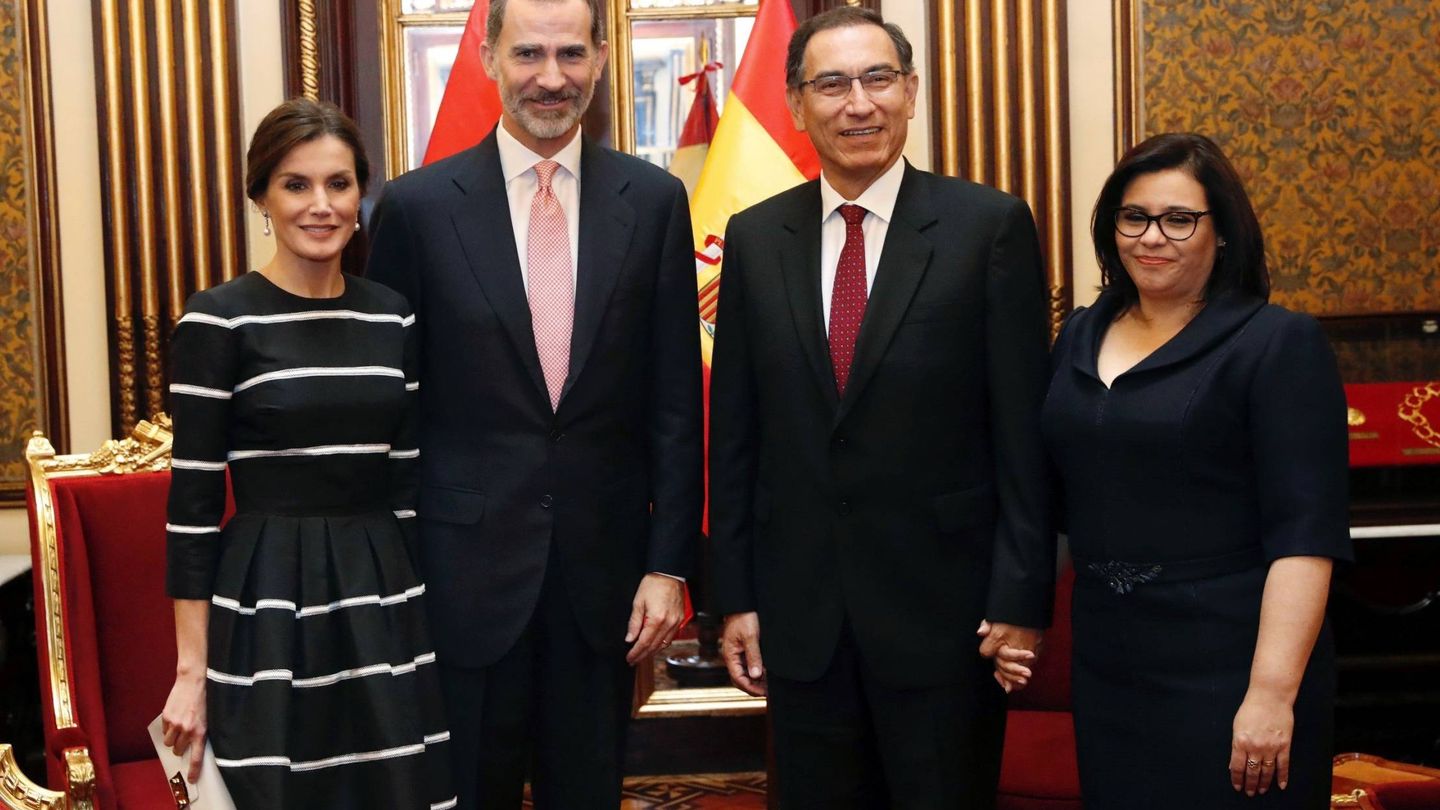 Los Reyes con el presidente y la primera dama. (EFE)