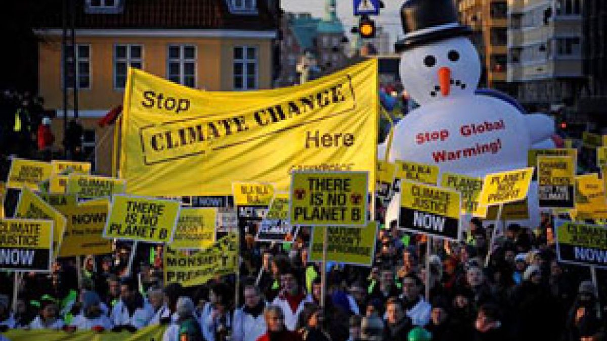 Unos 50 ministros negocian en Copenhague un acuerdo sobre las emisiones de CO2