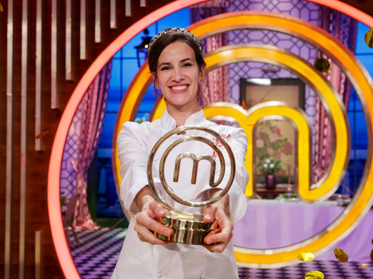 Foto: Ensalada de flores, cigala con bizcocho y moneda de café: las recetas ganadoras de Laura Londoño en 'MasterChef Celebrity' (RTVE)