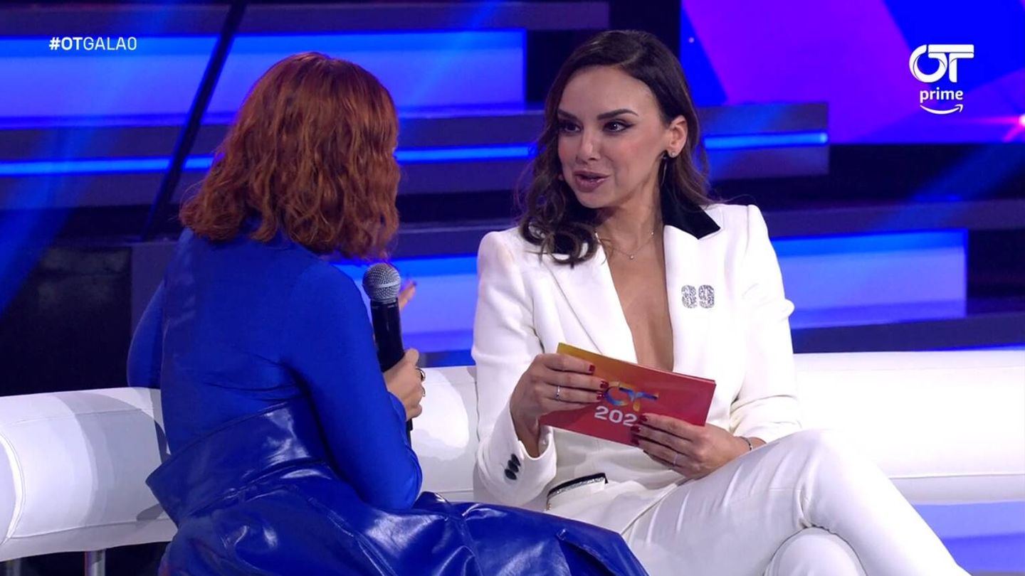 Chenoa entrevistando a Violeta en 'Operación Triunfo 2023'. (Prime Video)