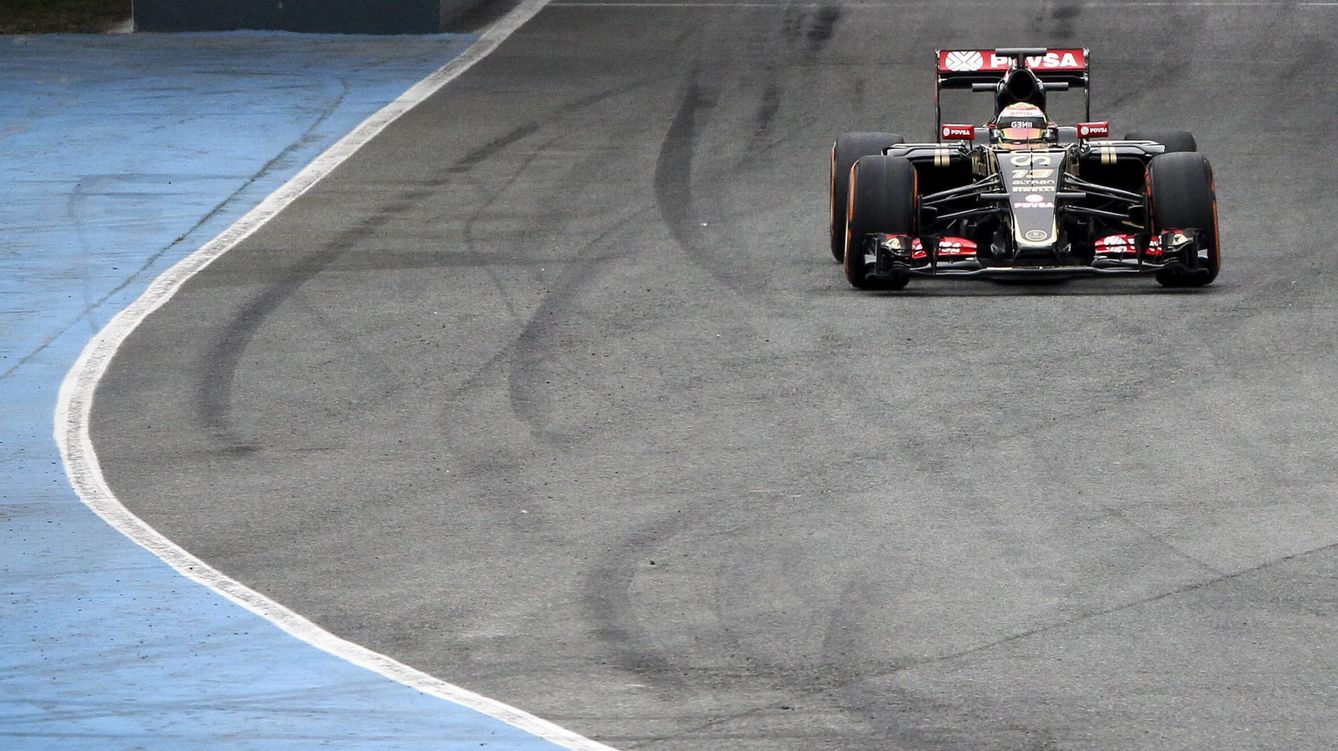 Foto: El E23 rodando por el asfalto de Jerez. (EFE).