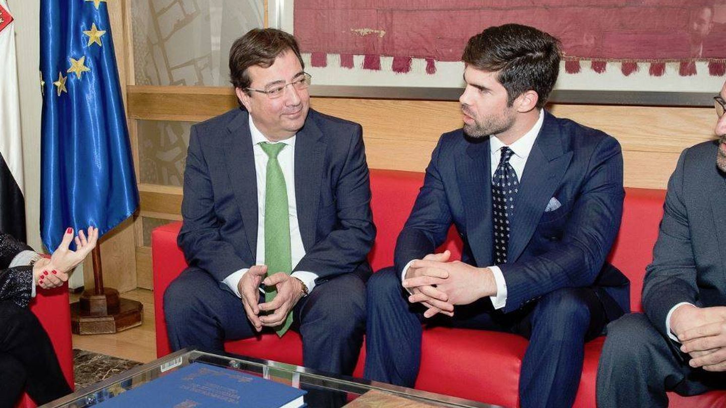Guillermo Fernández-Vara, presidente de la Junta de Extremadura, junto a Fernando Palazuelo. (@GFVara)