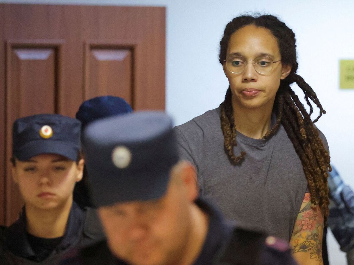 Foto: Brittney Griner tras recibir el veredicto en Moscú. (Reuters/Evgenia Novozhenina)