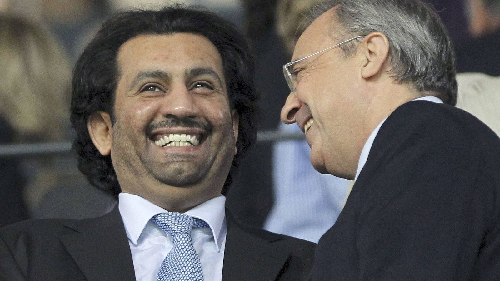 Foto: El jeque qatarí Abdullah bin Nasser Al-Thani habla con el presidente del Real Madrid, Florentino Pérez. (EFE)