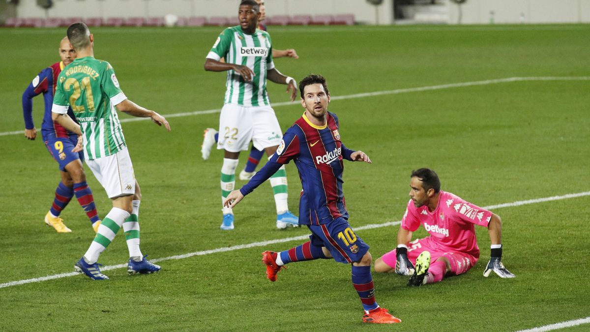 Messi saca al Barça del lío en el que Griezmann le metió frente al Betis (5-2)
