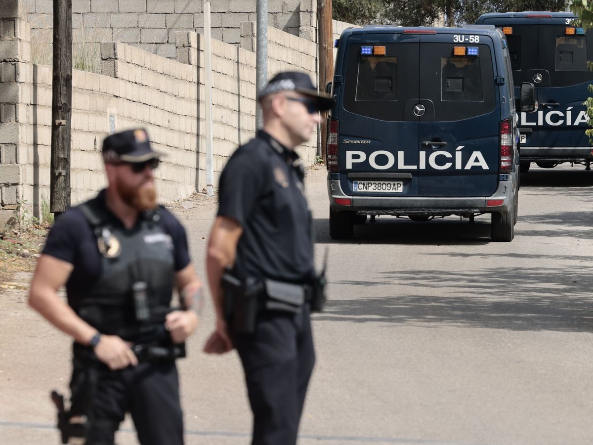 Foto: Agentes de la Policía Nacional de Valencia en archivo. (EFE/Ana Escobar)