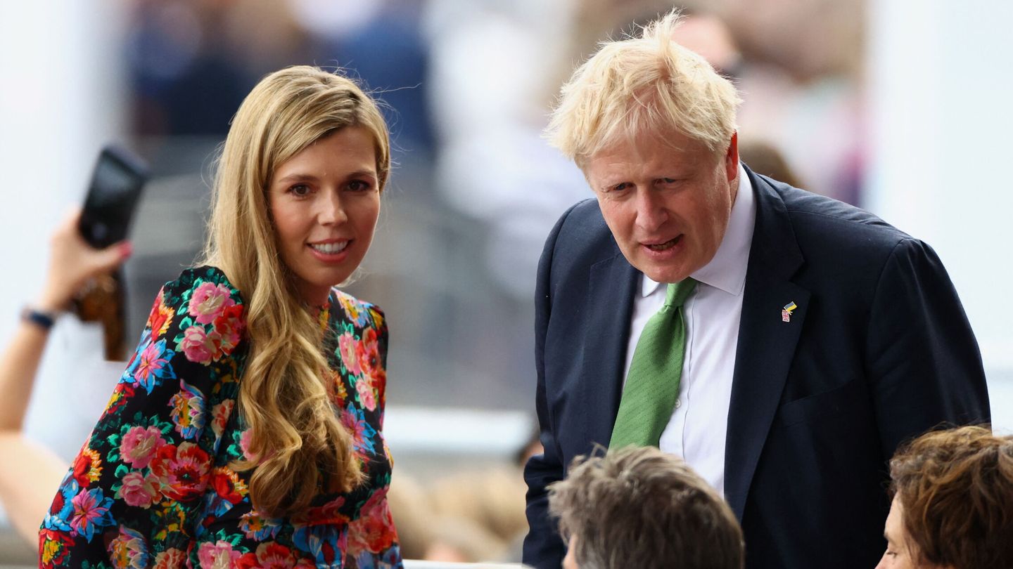 Carrie Symonds y Boris Johnson. (Reuters/Hannah McKay)