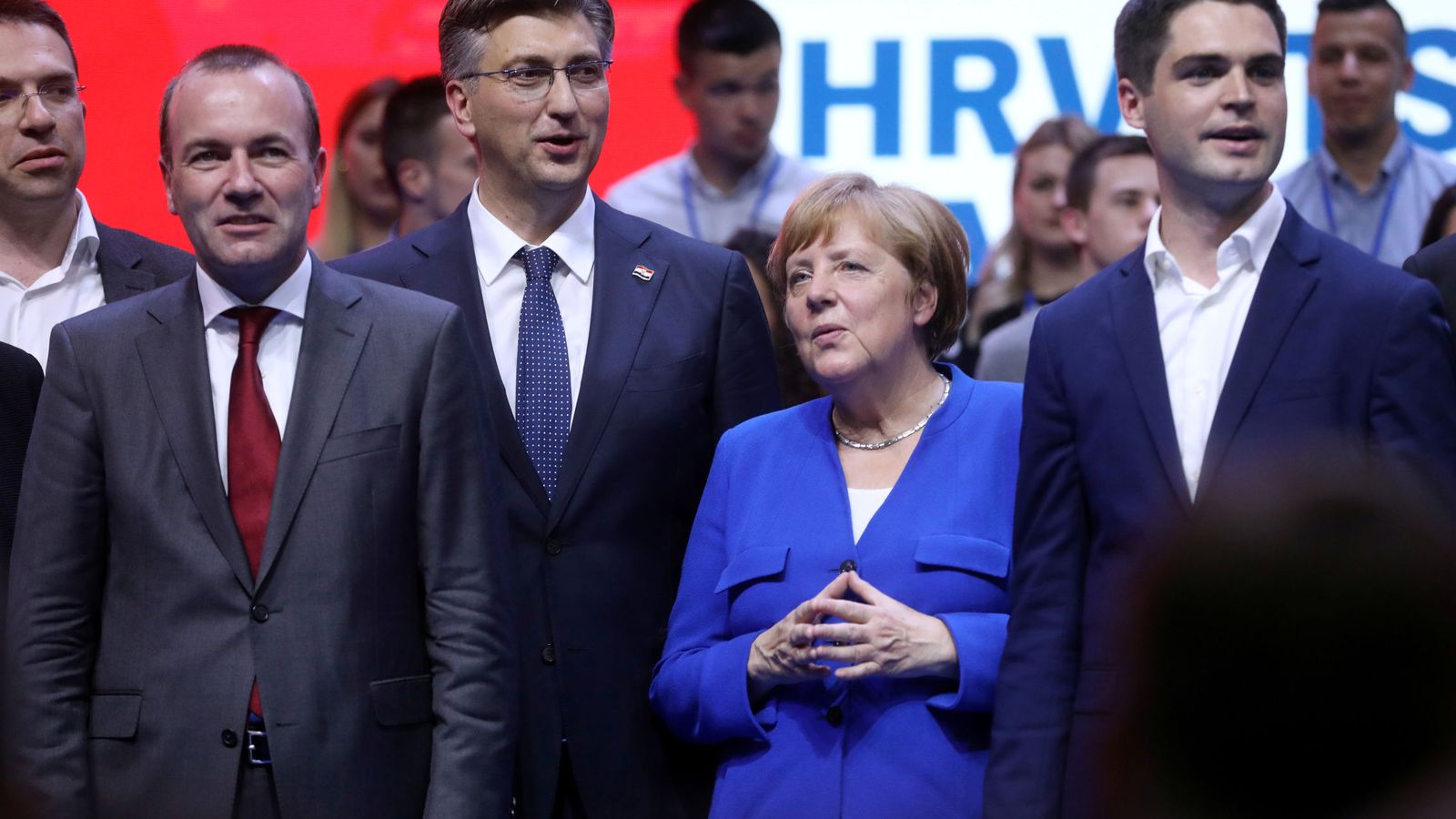 Foto: Manfred Weber, líder del Partido Popular Europeo, junto a Angela Merkel. (Reuters)