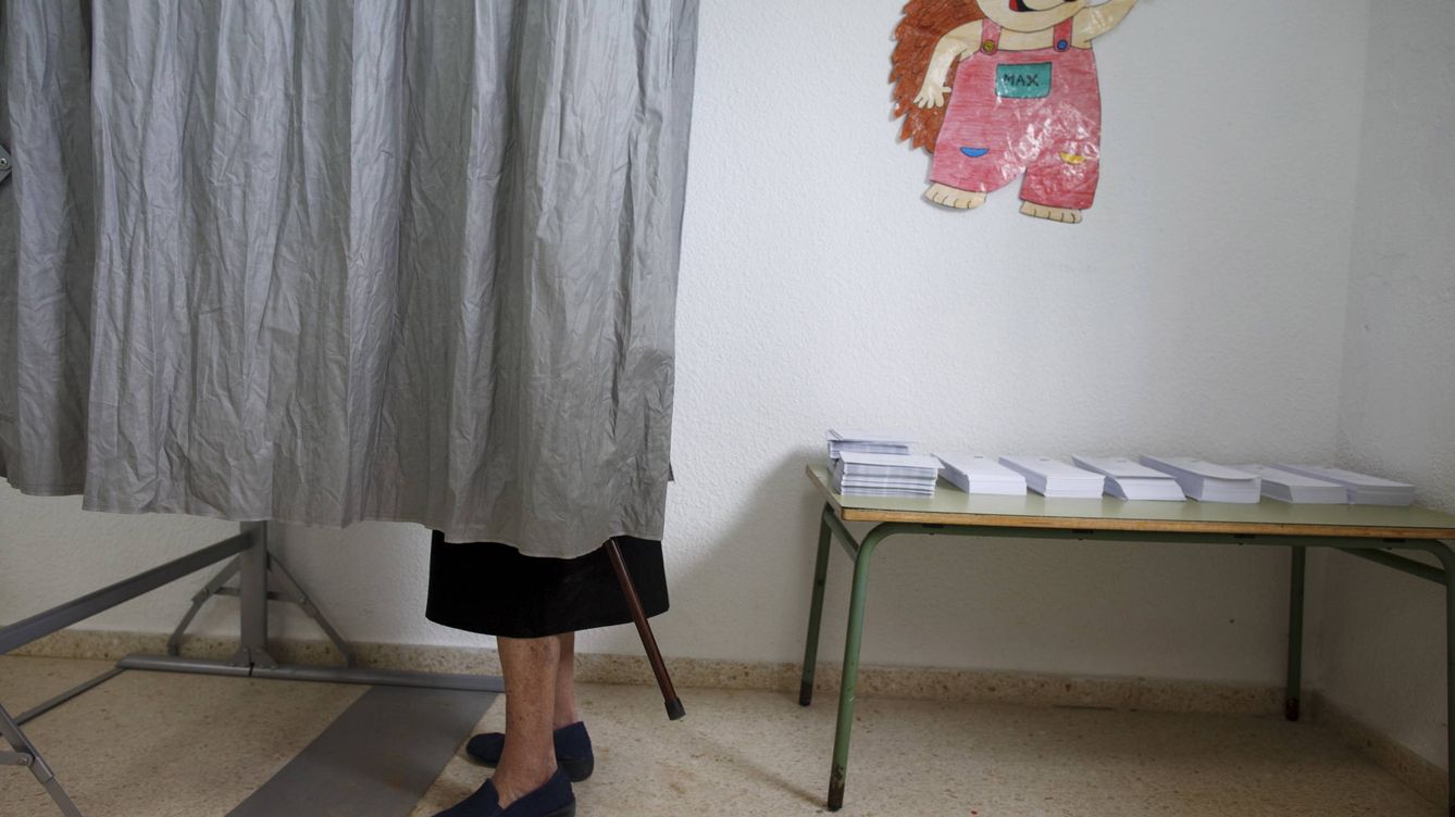Foto: Los habitantes del pueblo de Landelino votando. Dramatización. (Reuters)