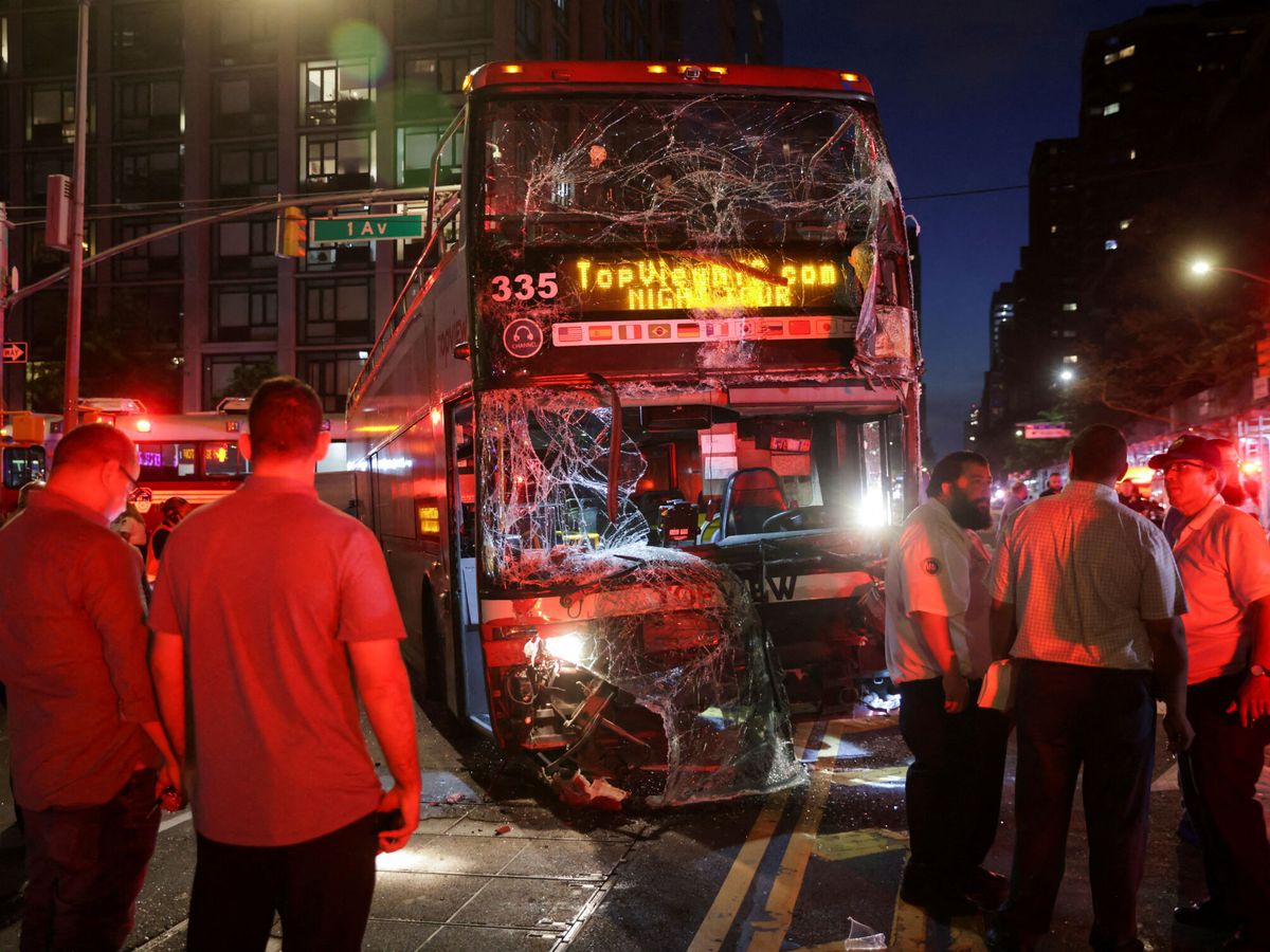 Foto: Accidente de autobús en Nueva York. (Reuters/Jeenah Moon)