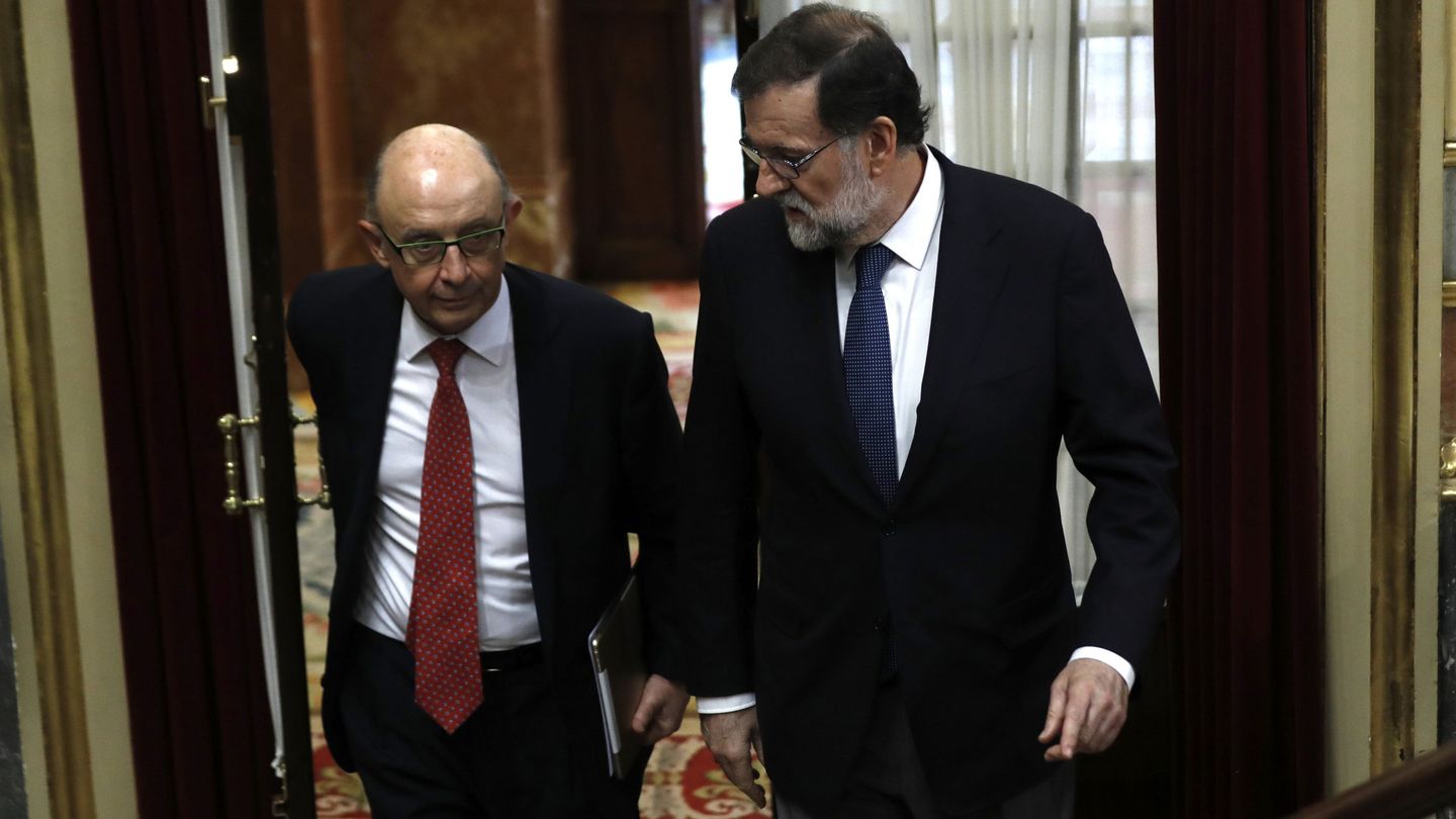 Rajoy y Montoro tienen congelada la nueva financiación pese a la Conferencia de Presidentes. (EFE)