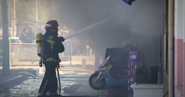 Foto: Imagen de archivo de un incendio sofocado en Huelva. (EFE)