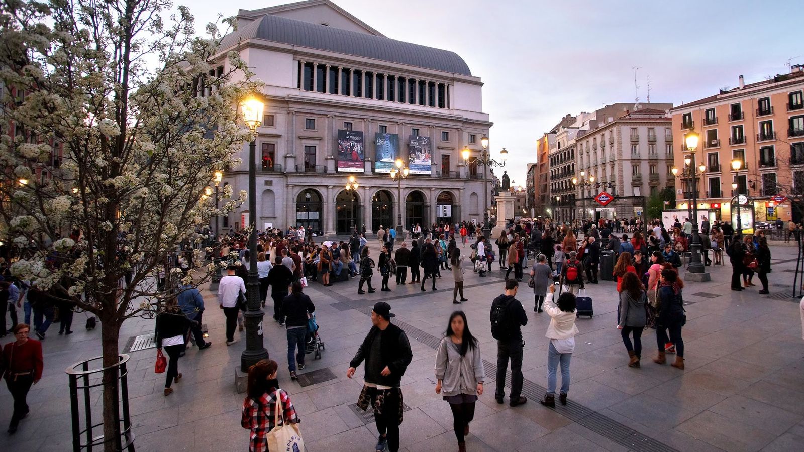 Foto: Imagen de la fachada del Teatro Real. (Javier del Real)
