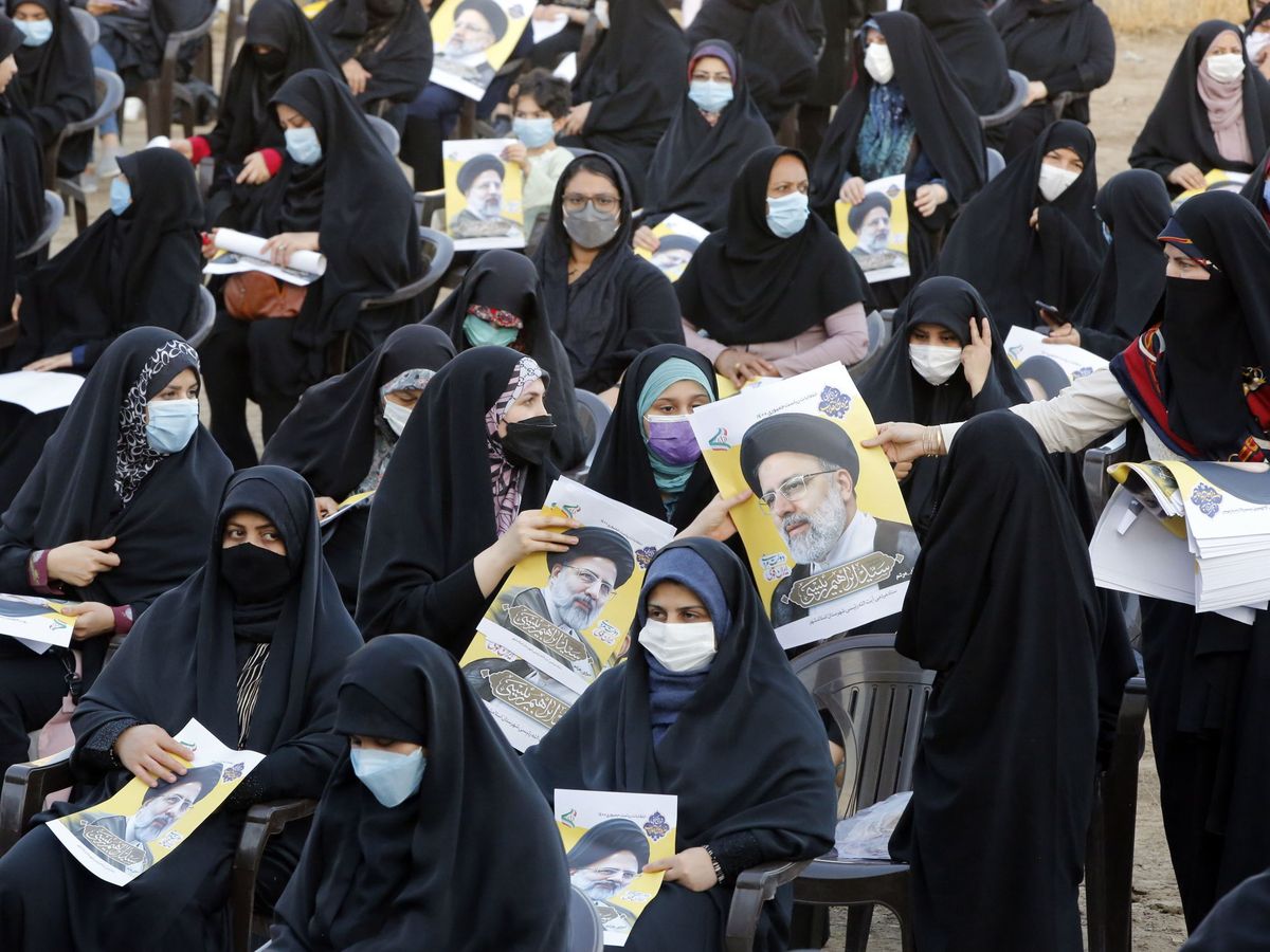 Foto: Partidarias del candidato presidencial Ebrahim Raisi en Teherán. (EFE)
