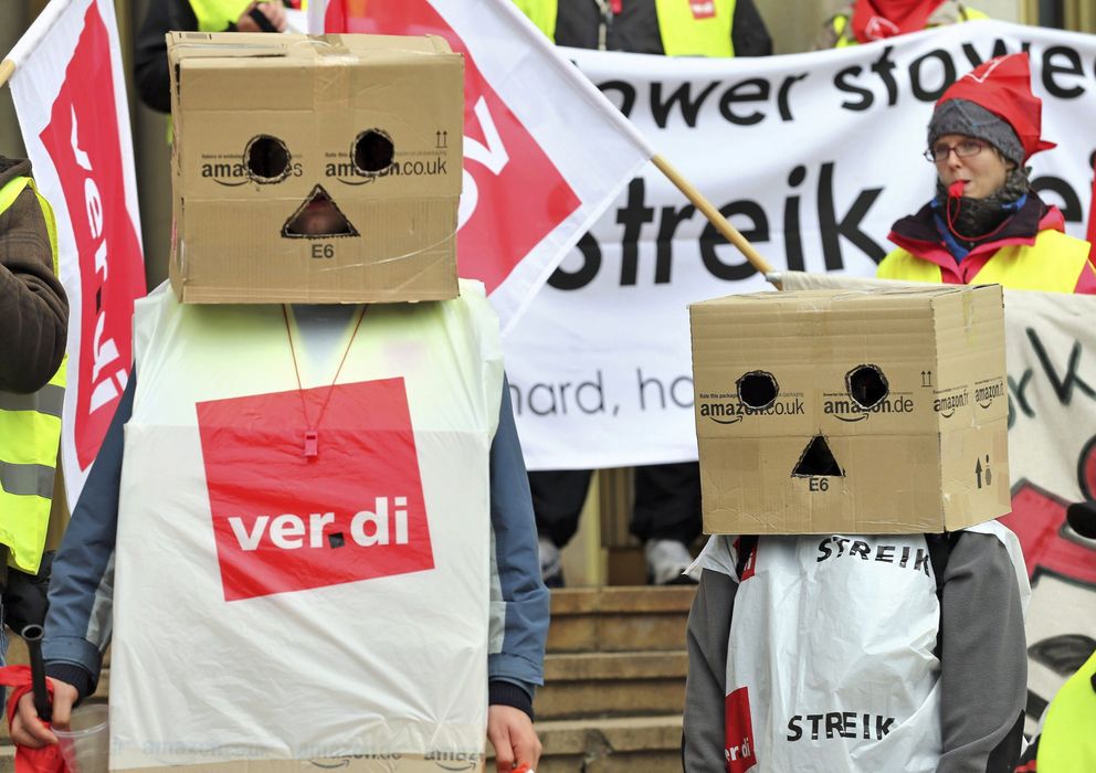 Foto: Empleados alemanes de Amazon se manifiestan durante una jornada de huelga (EFE)