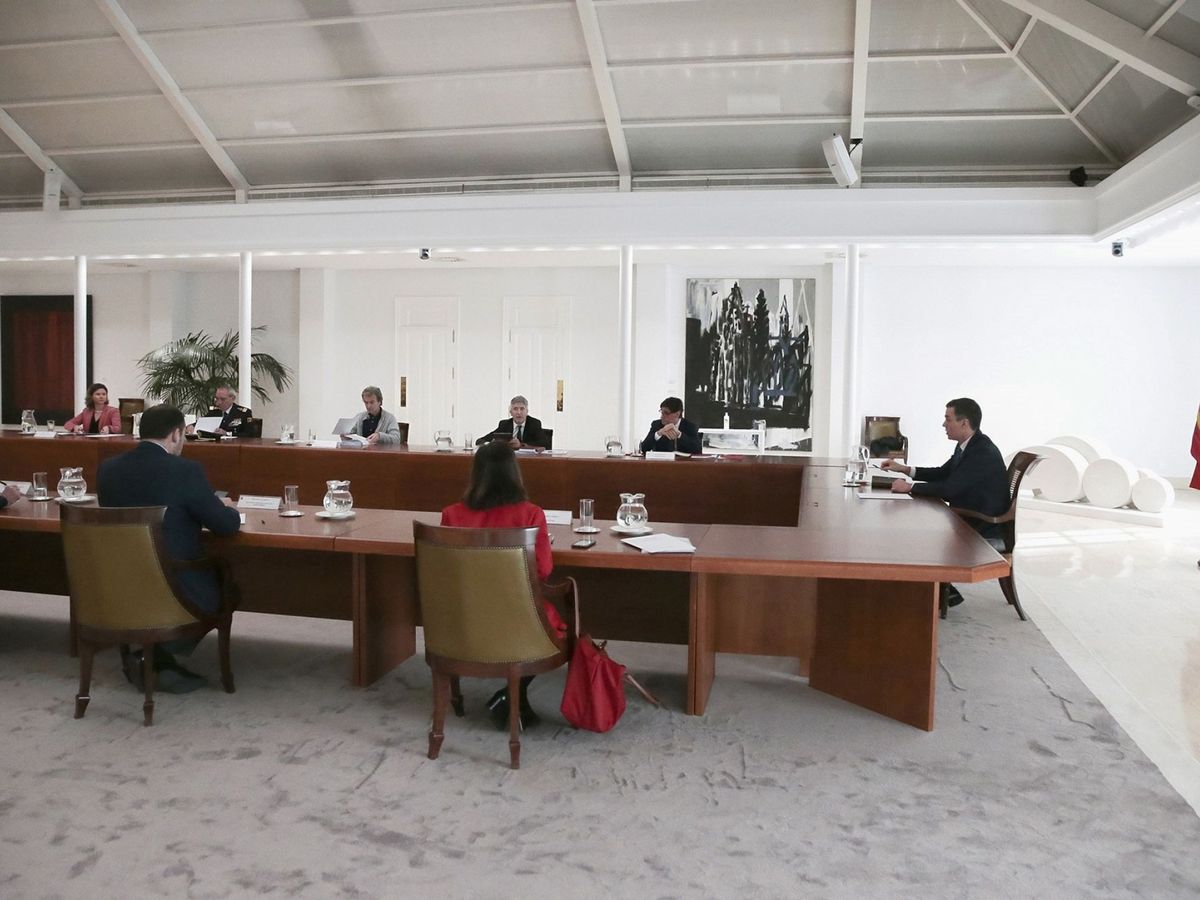 Foto: El presidente del Gobierno, Pedro Sánchez (d), ha presidido esta mañana la reunión del Comité Técnico de Gestión del Coronavirus. (EFE)