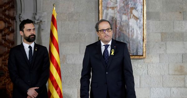Foto: El nuevo presidente de la Generalitat, Quim Torra (d), y el presidente del Parlament, Roger Torrent, en la toma de posesión. (Reuters)